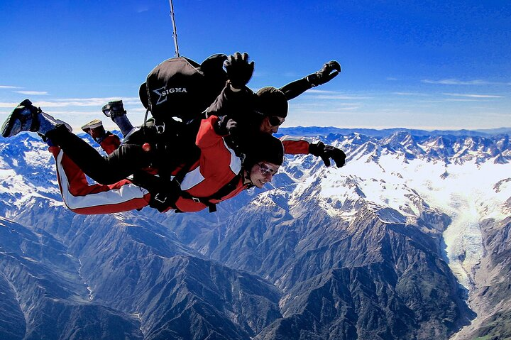 Tandem Skydive 18,000ft from Franz Josef in New Zealand | Pelago